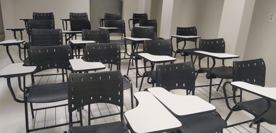 Mobiliário novo na sala de Capacitação