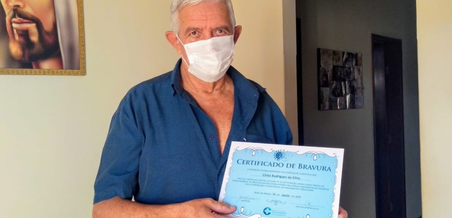 HNSC entrega certificado de bravura para pacientes que se recuperam de covid-19