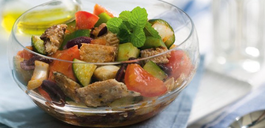 Salada grega de sardinha
