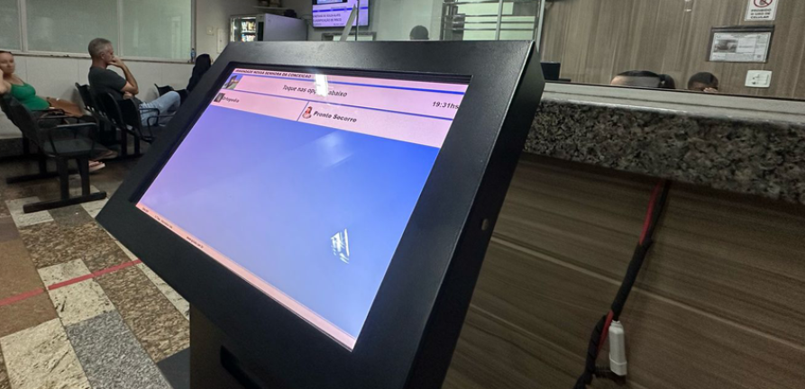 HNSC avança na informatização das filas de atendimento com doação do Sicoob Credirural