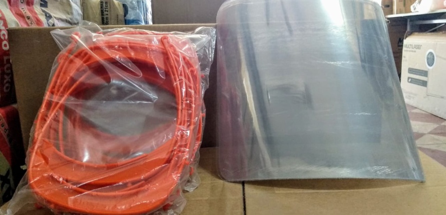 HNSC recebe doação de protetores faciais da Belgo Bekaert